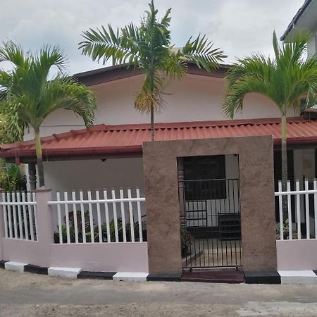 Mjm Villa Коломбо Екстериор снимка