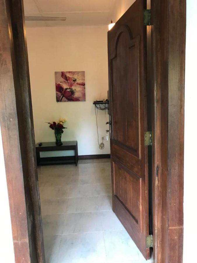 Mjm Villa Коломбо Екстериор снимка